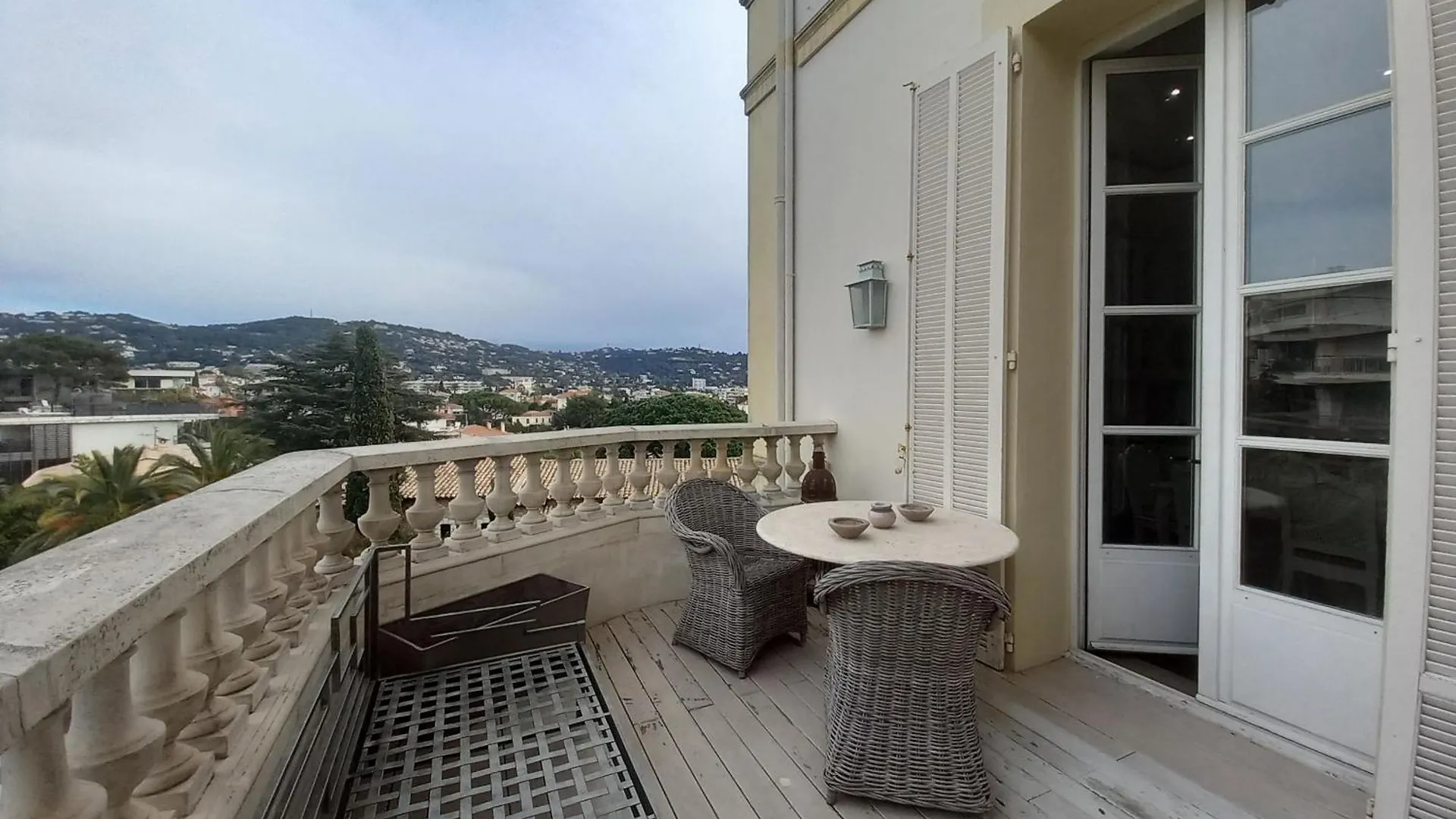 Spacious 2-Bedroom Apartment Cannes