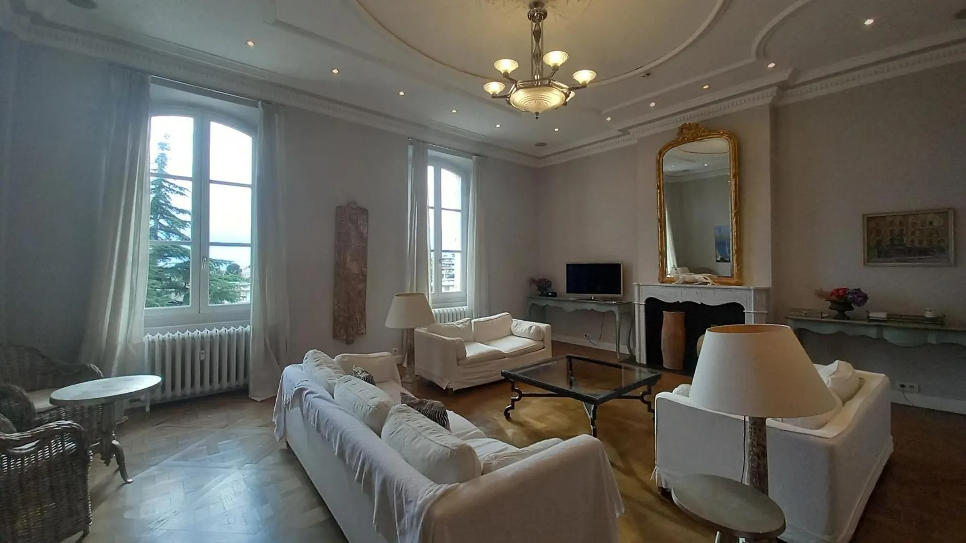 Spacious 2-Bedroom Apartment Cannes
