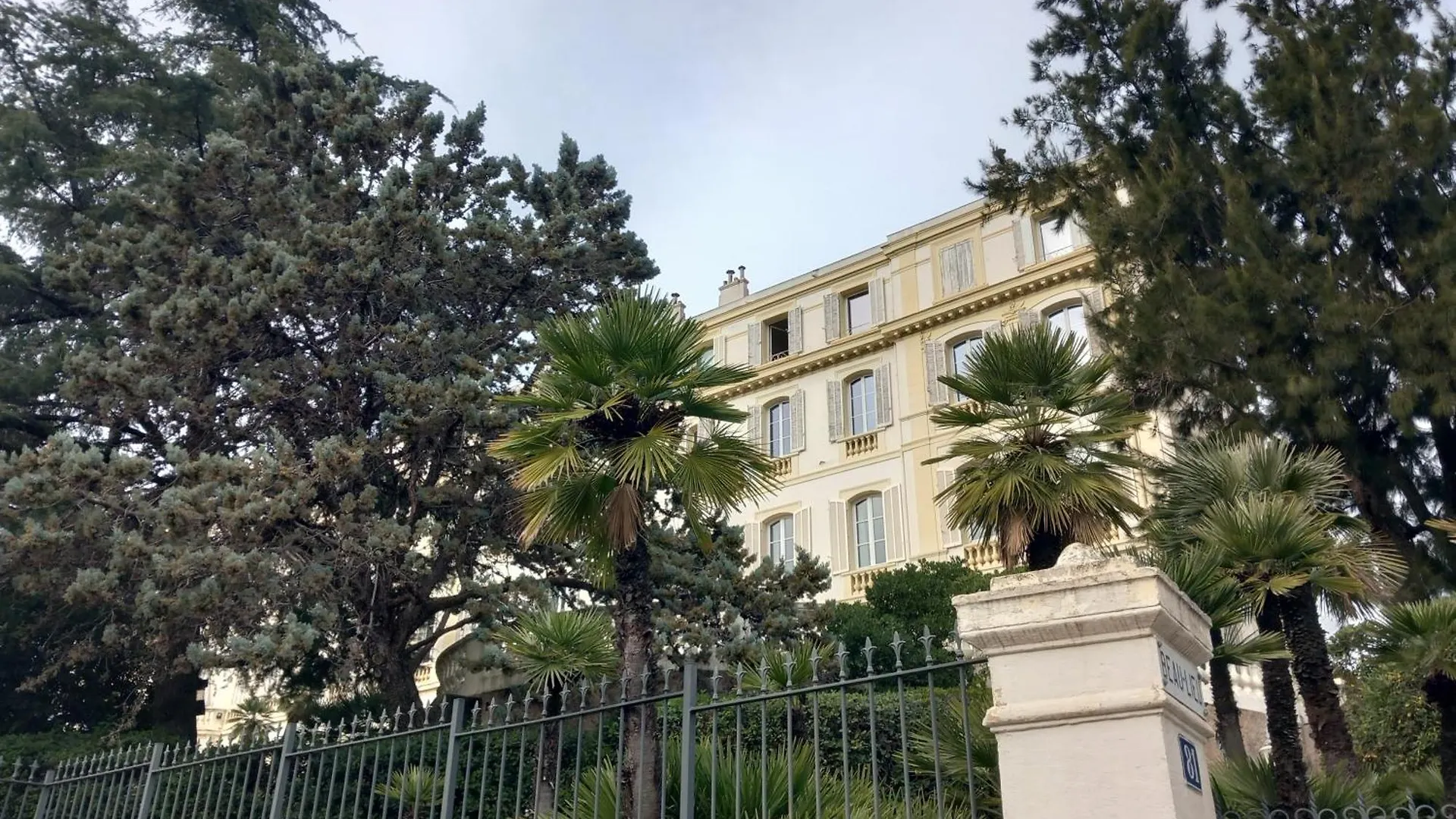 Spacious 2-Bedroom Apartment Cannes