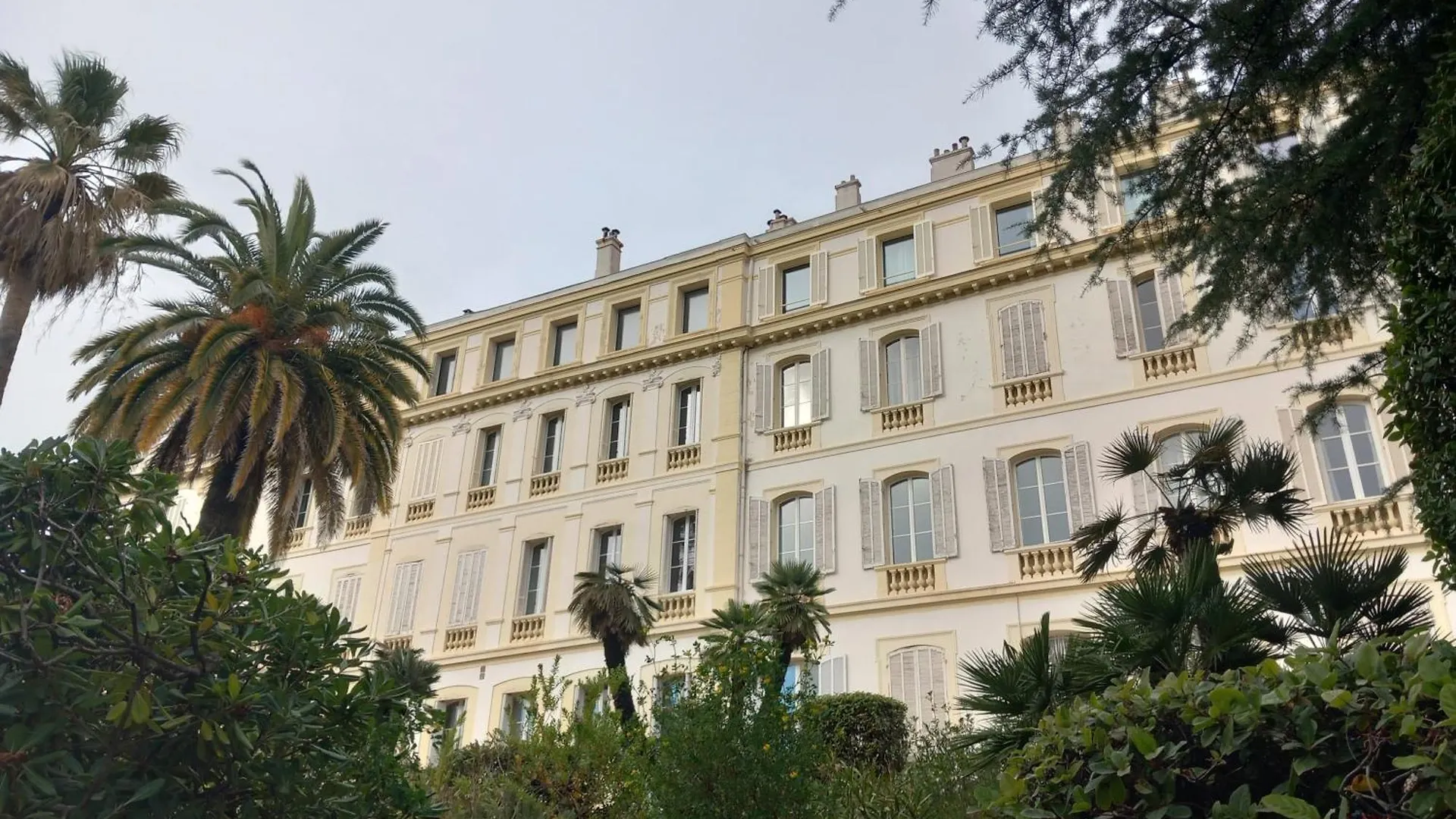 Spacious 2-Bedroom Apartment Cannes France